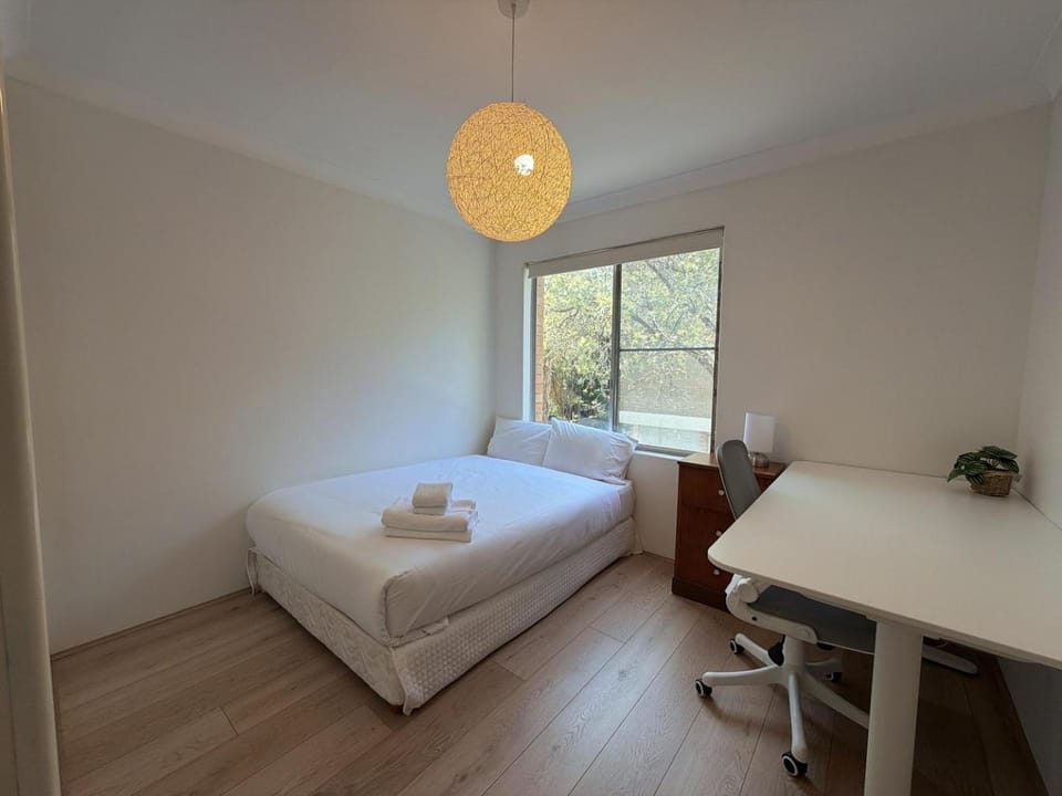 Quiet & Cozy 2BR Home in Chatswood with Parking Apartment in Sydney