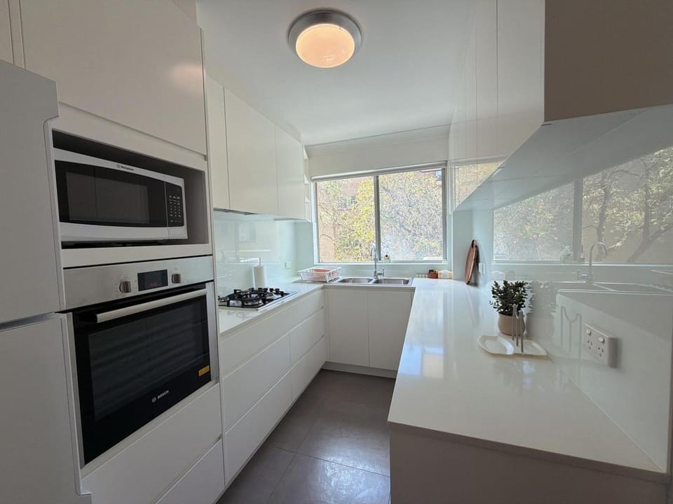 Quiet & Cozy 2BR Home in Chatswood with Parking Apartment in Sydney
