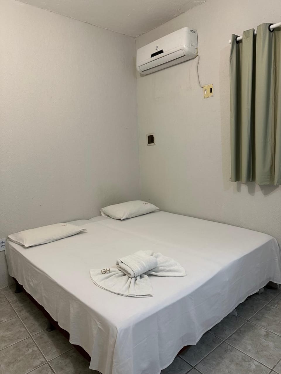 Bed, Photo of the whole room, Bedroom, towels, air conditioner