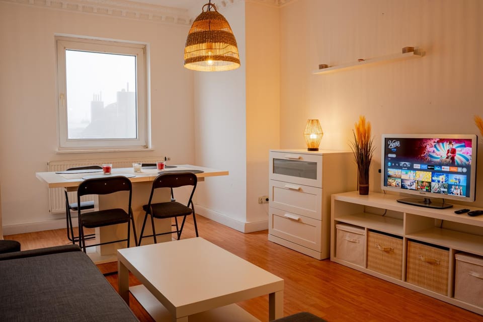 TV and multimedia, Living room, Seating area, Dining area, Evening entertainment