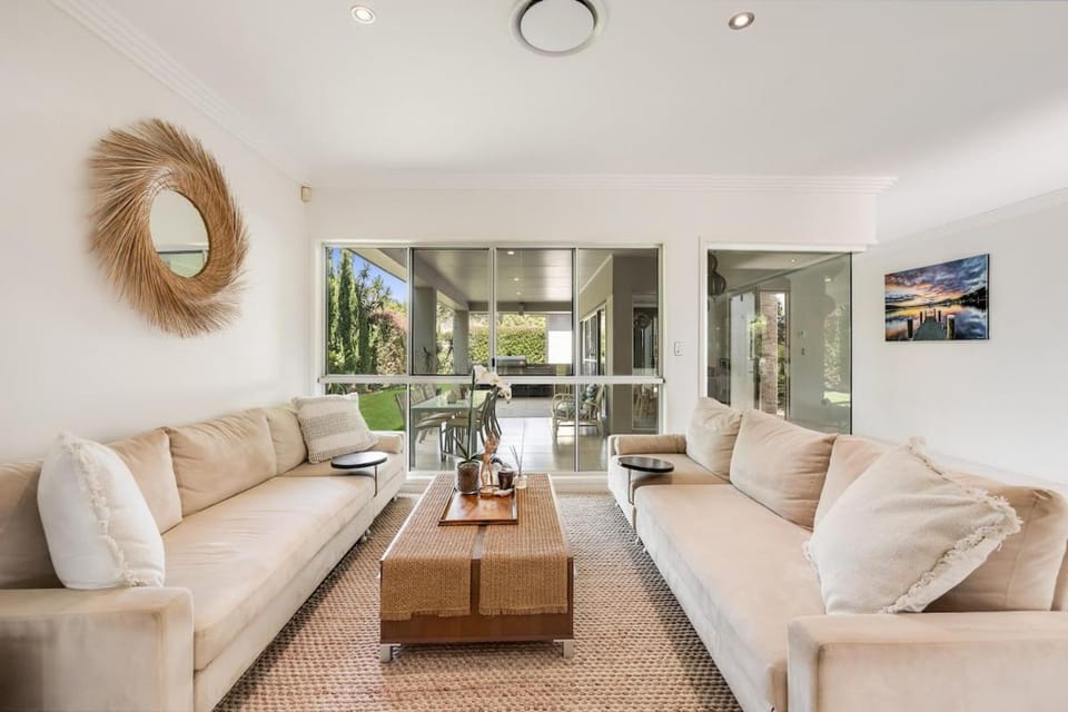 Sophistication & Style Near Gabbinbar! House in Toowoomba