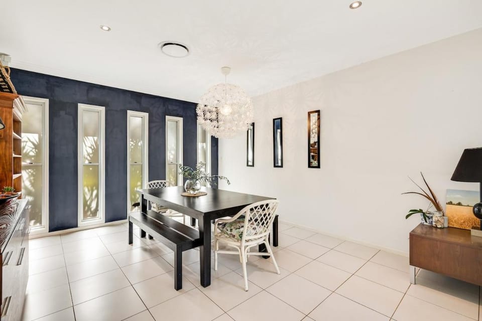 Sophistication & Style Near Gabbinbar! House in Toowoomba