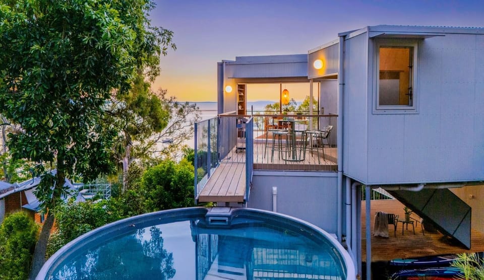 Property building, View (from property/room), Balcony/Terrace, Sea view, Swimming pool