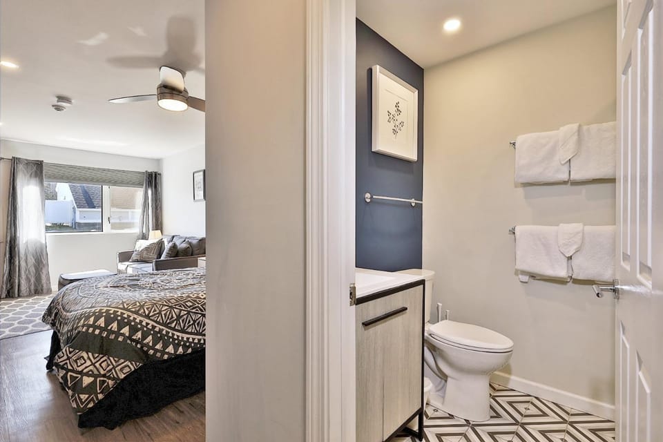 Killington Center Renovated Studio with Kitchenette on Bus Route and Discounted Ski Rentals House in Mendon