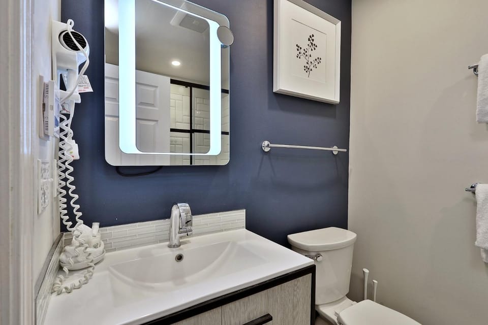 Killington Center Renovated Studio with Kitchenette on Bus Route and Discounted Ski Rentals House in Mendon