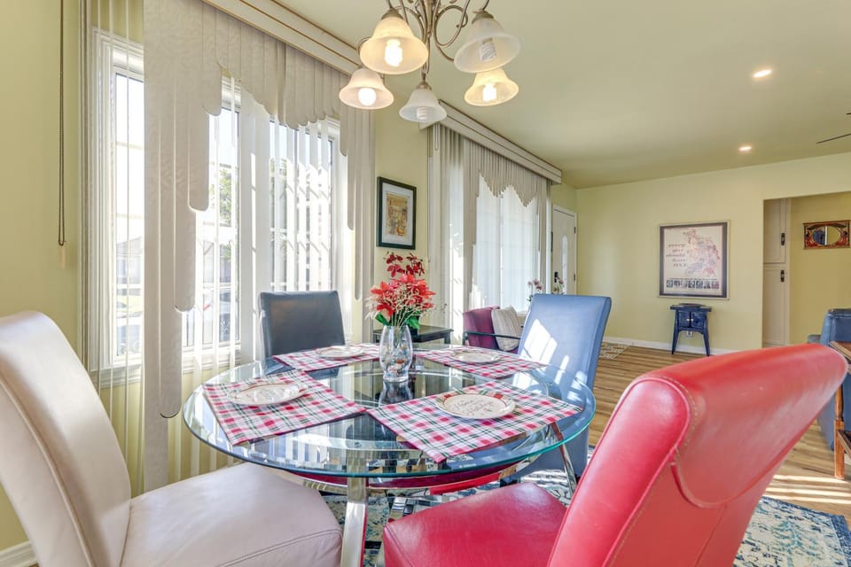 Stylish Home Near SoFi Stadium, LAX and Long Beach House in Compton