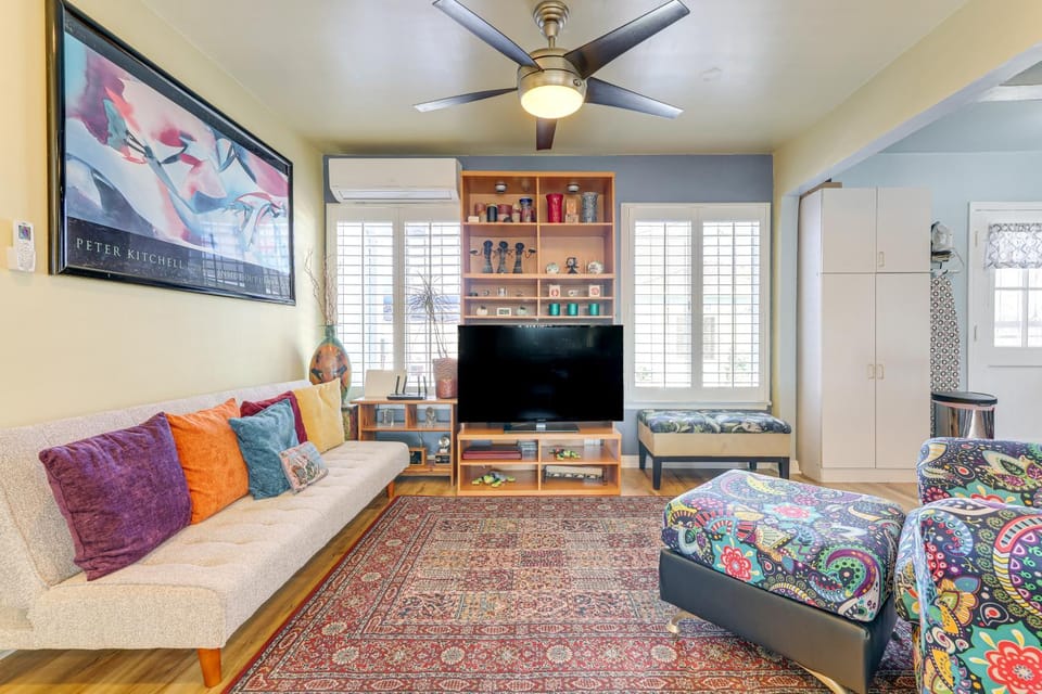 Stylish Home Near SoFi Stadium, LAX and Long Beach House in Compton