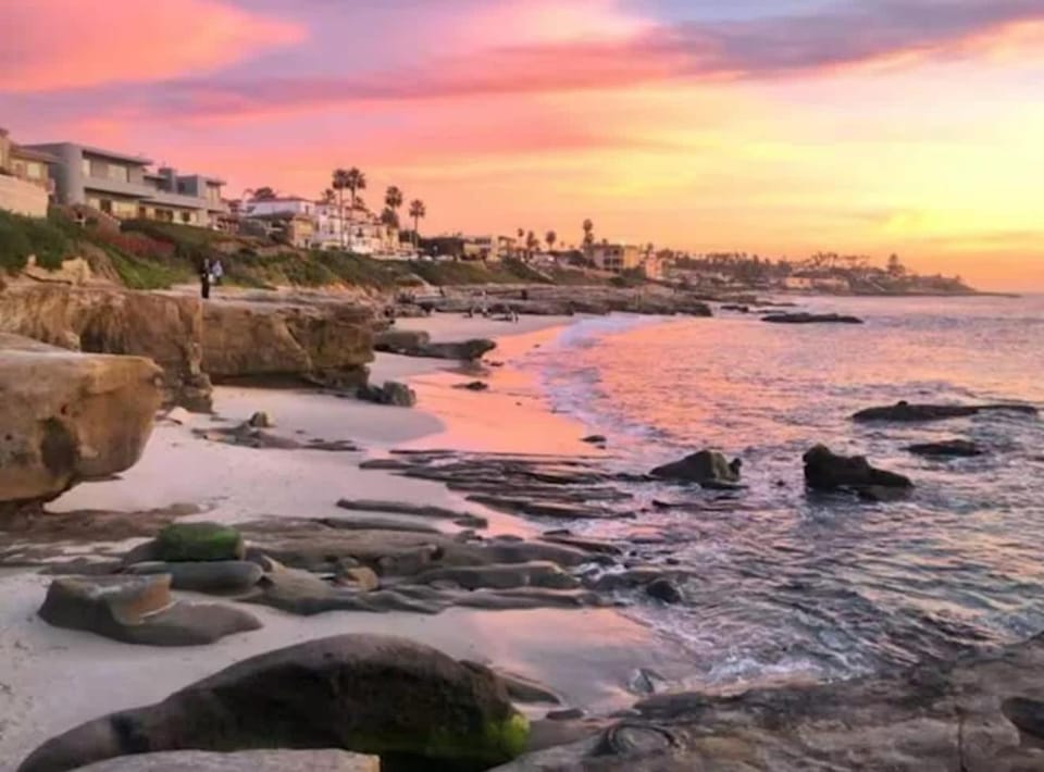 Ocean front luxury condo with sunset views House in La Jolla