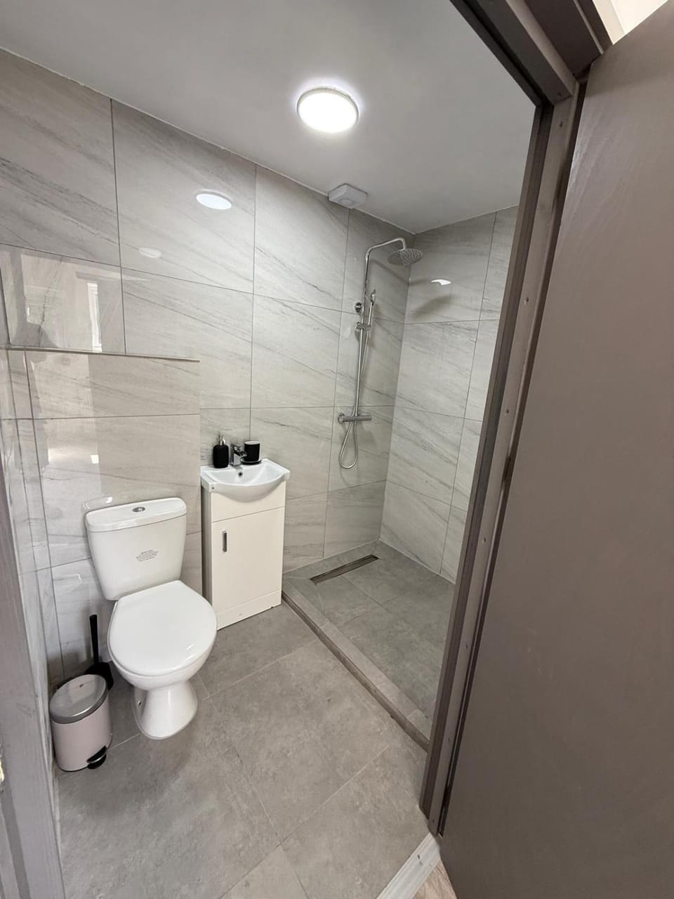 Charming studio flat in HA8, 6 mins walk to Edgware station Apartment in Edgware