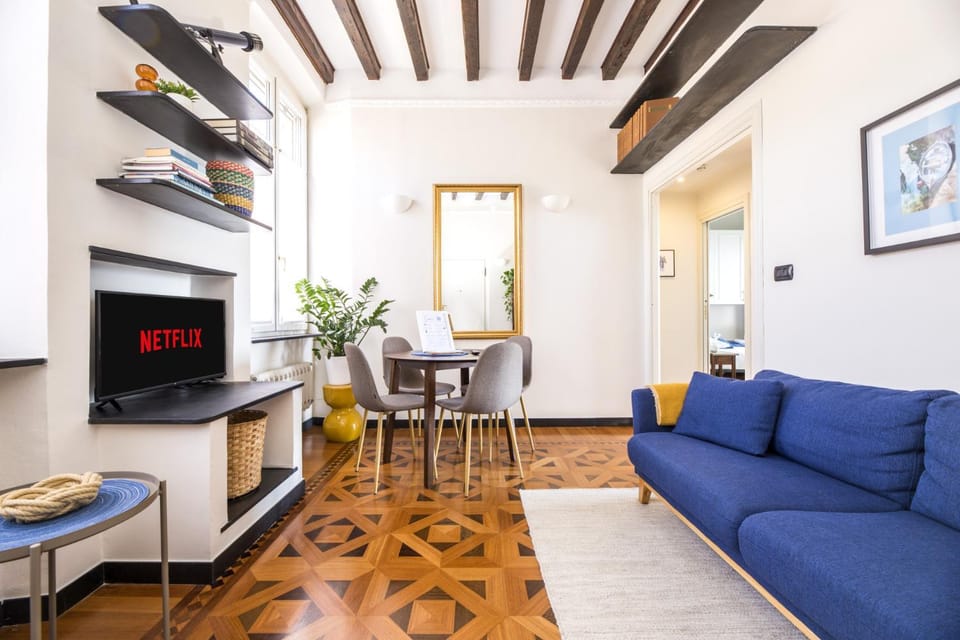 Communal lounge/ TV room, TV and multimedia, Living room, Seating area, Evening entertainment, hair dresser