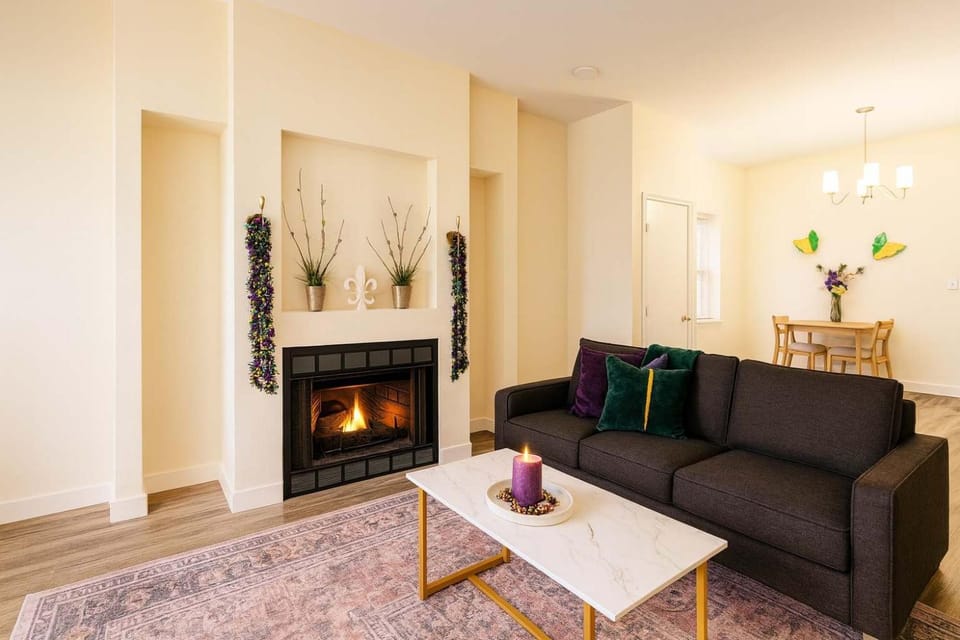 Seating area, fireplace
