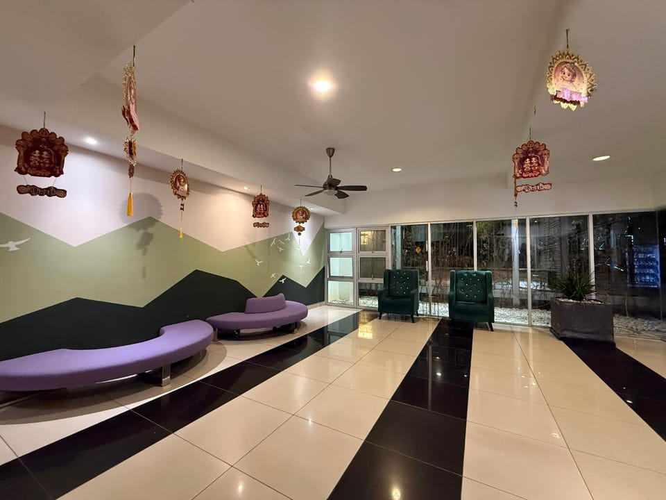 Communal lounge/ TV room, Lobby or reception, Lounge or bar, Seating area