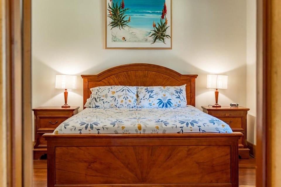 Bungalow on Hutton - Coastal Charm in Port Elliot House in Port Elliot