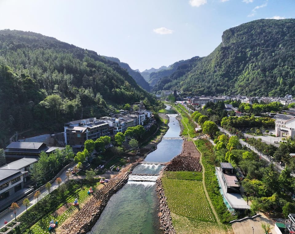 Nearby landmark, Neighbourhood, Bird's eye view, City view, Mountain view, River view