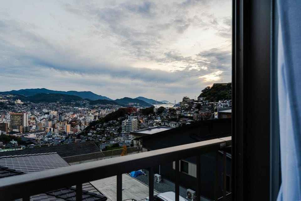 長崎の景色を楽しむ高台の宿プロジェクター完備最大5名 Apartment in Japan