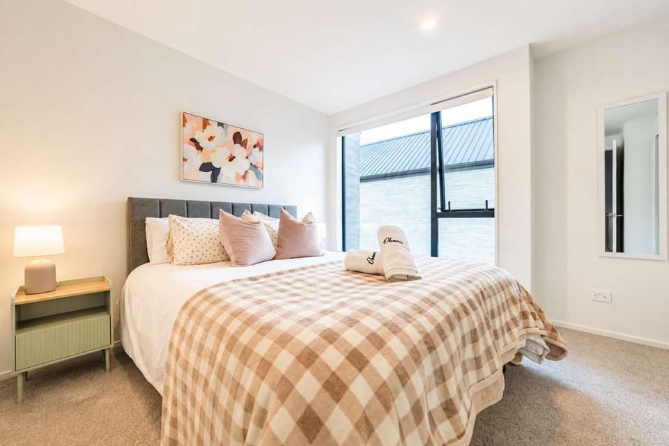 Gloucester Escape Modern 2BR with Outdoor Space Apartment in Christchurch