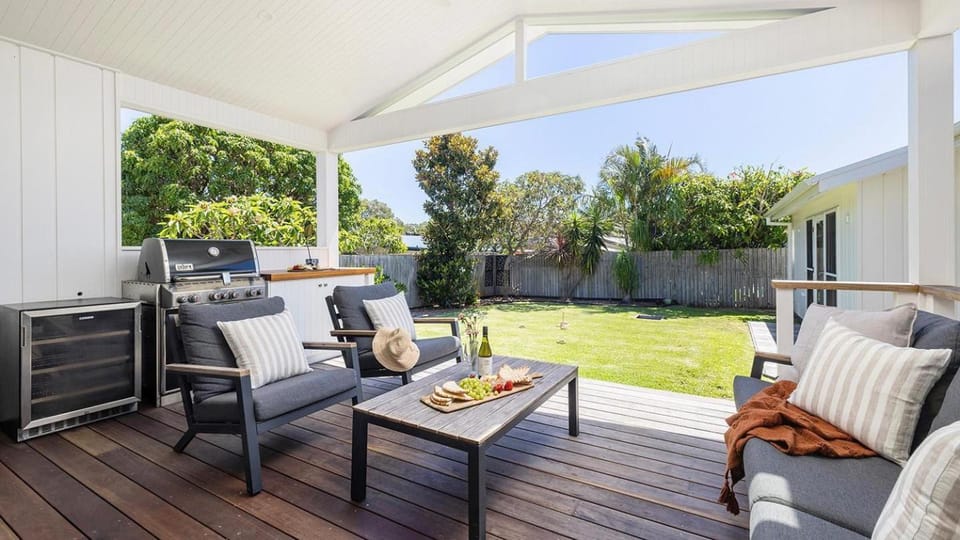 Shoal Bay Beach House & Garden Suite - 200m to iconic beach House in Shoal Bay