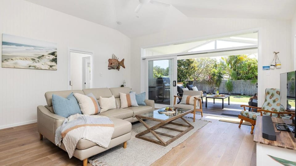Shoal Bay Beach House & Garden Suite - 200m to iconic beach House in Shoal Bay