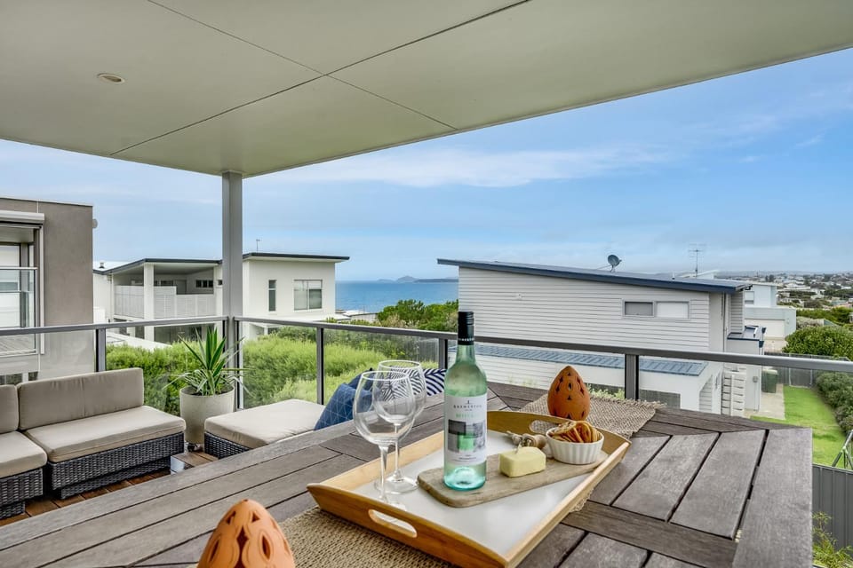5 Chiton Ct Luxury Coastal Escape Near Boomer Beach Luxury Holiday Accommodation in Port Elliot with Ocean Views House in Port Elliot