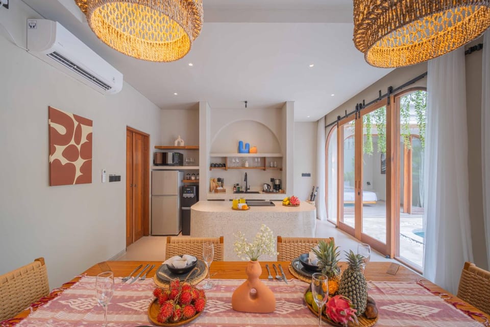 Kitchen or kitchenette, Dining area, Food, stove, air conditioner