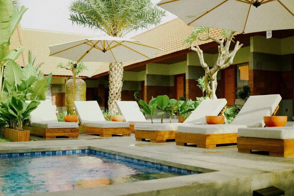 Pool view, Swimming pool, sunbed