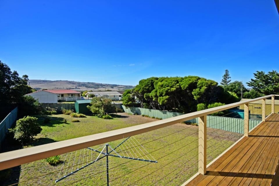88 Seagull Ave - Ocean Views - Family - Linen Included House in Port Elliot