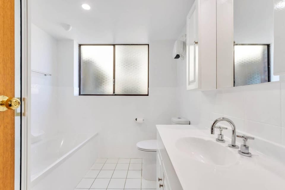 Middleton - Absolute Beachfront - Wi-Fi and Linen Included House in Middleton