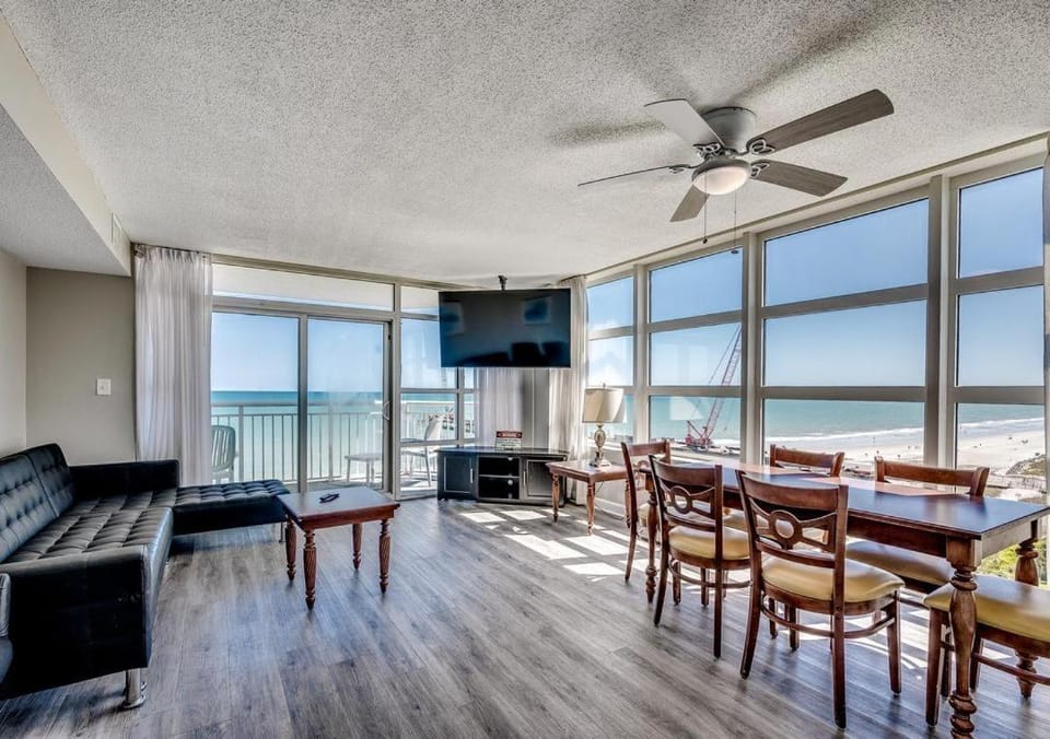 Natural landscape, TV and multimedia, View (from property/room), Balcony/Terrace, Living room, Seating area, Dining area, Evening entertainment, Sea view