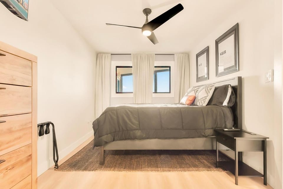 Bed, TV and multimedia, Bedroom, wardrobe