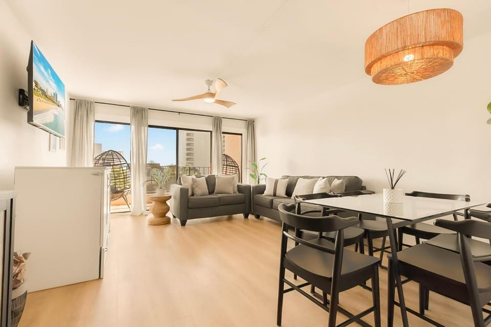 TV and multimedia, Balcony/Terrace, Living room, Seating area, Dining area