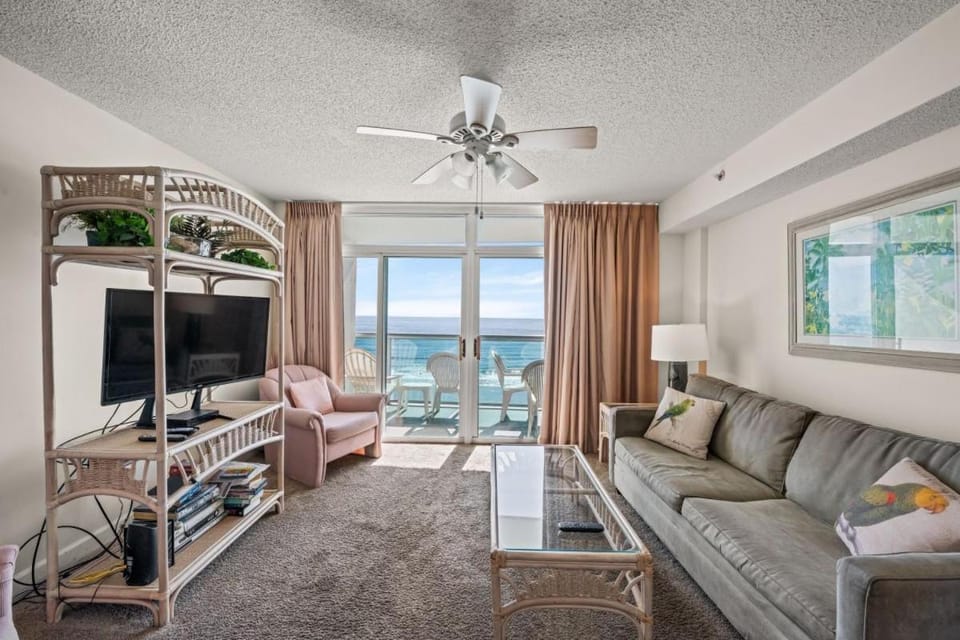 TV and multimedia, Balcony/Terrace, Living room, Seating area, Beach, Evening entertainment, Sea view