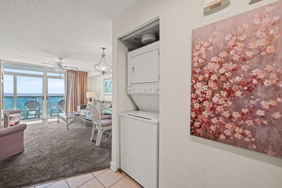 TV and multimedia, Balcony/Terrace, Living room, Seating area, Dining area, Beach, Sea view, washing machine, dryer
