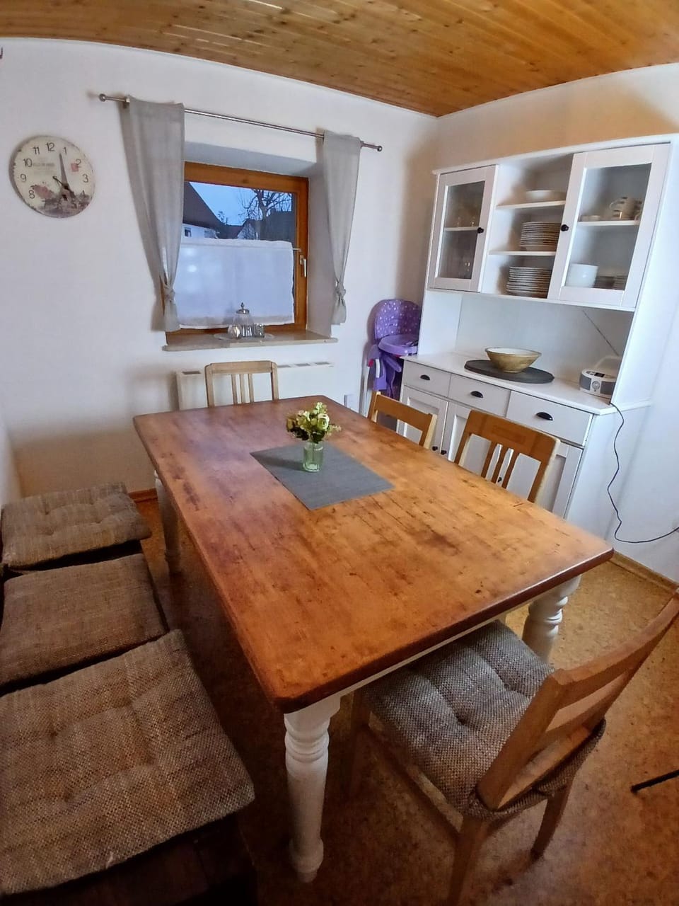 Seating area, Dining area