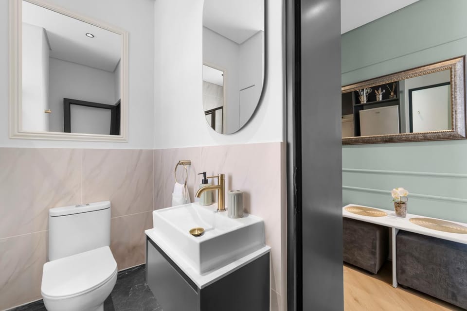 Toilet, Bathroom, towels