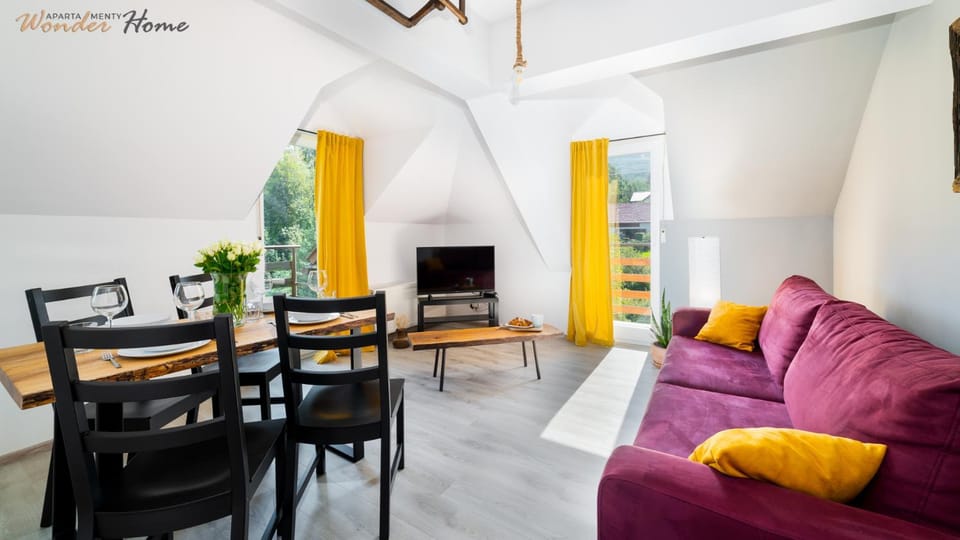 TV and multimedia, Living room, Seating area, Dining area