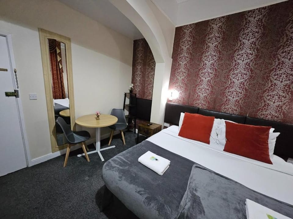 Southsea Ground-Floor Studio Apartment with Free Private Parking Apartment in Portsmouth
