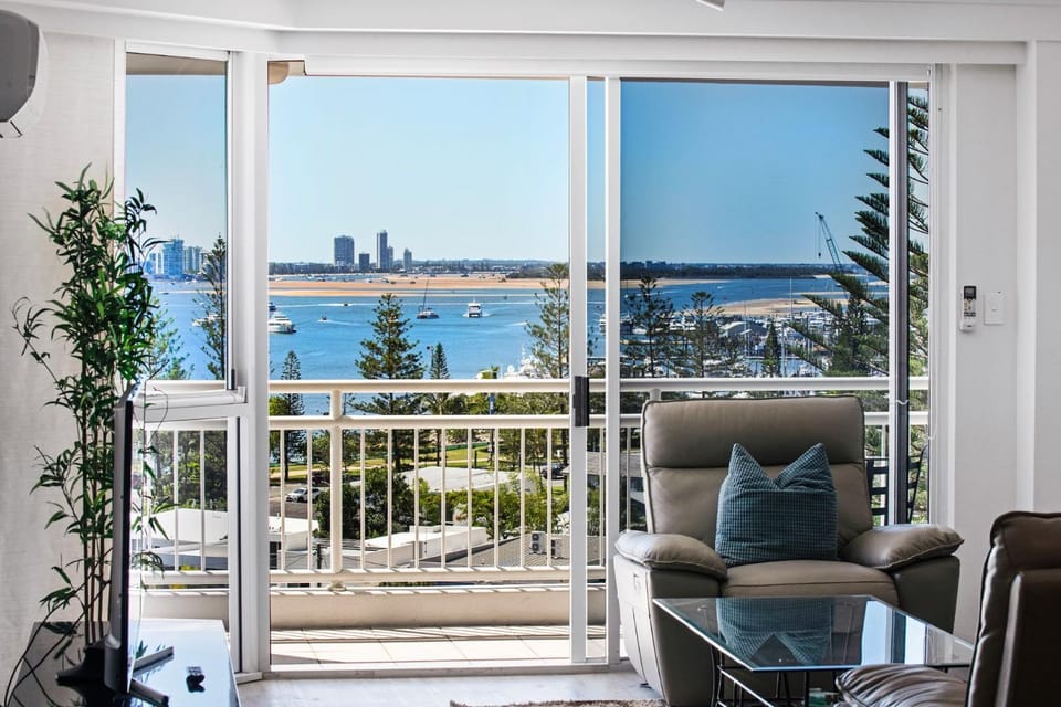 Ocean Sands Central Main Beach Apartment - CoastHM Apartment in Main Beach