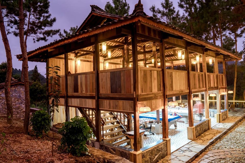 Restaurant/places to eat, Lounge or bar