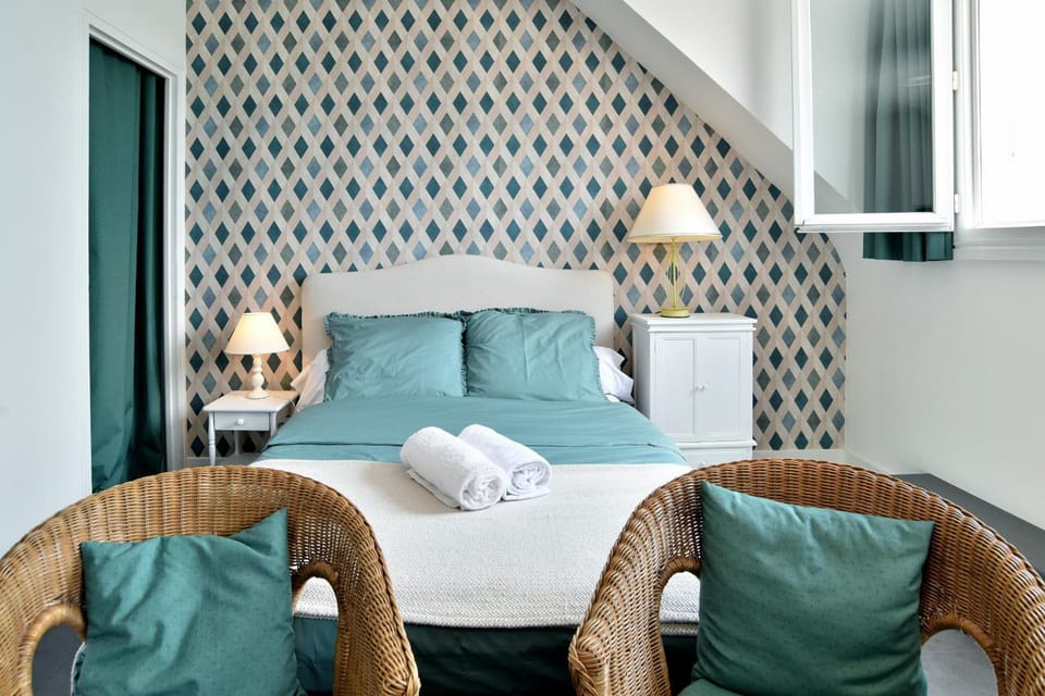 Bed, Photo of the whole room