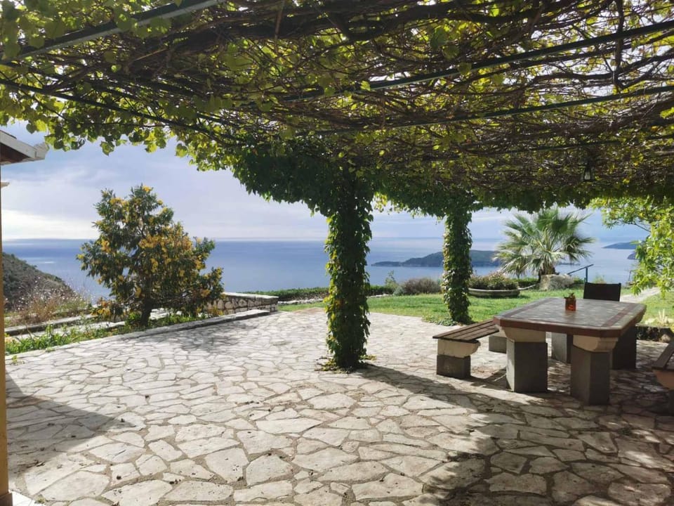 Day, Natural landscape, Garden, Dining area, Garden view, Sea view