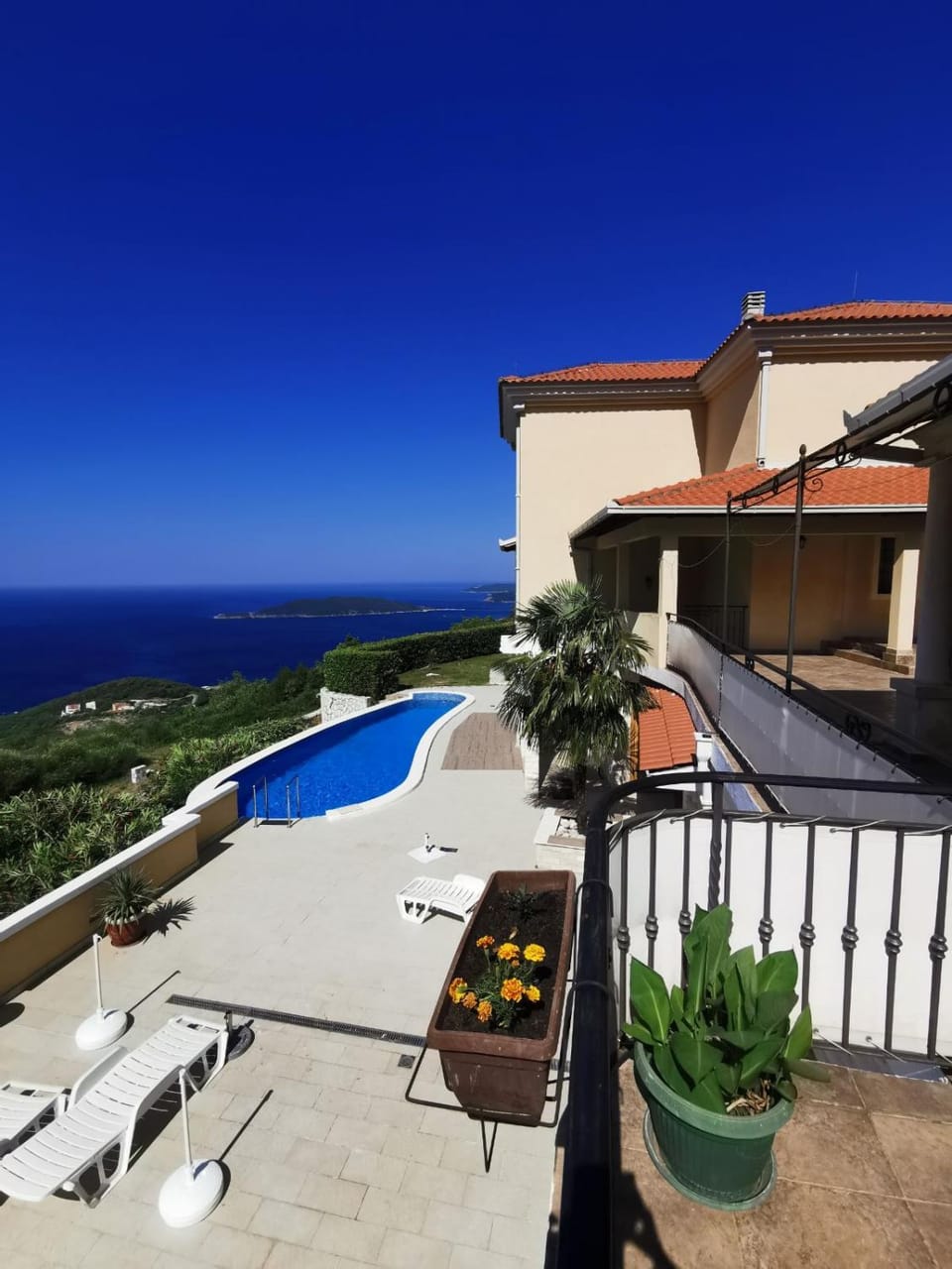 Property building, Patio, Day, Balcony/Terrace, Pool view, Sea view, Swimming pool