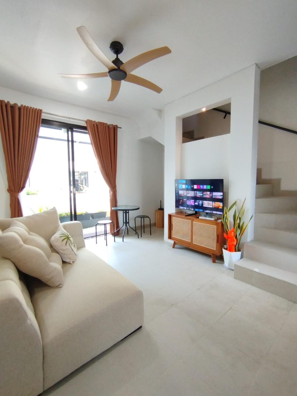 Communal lounge/ TV room