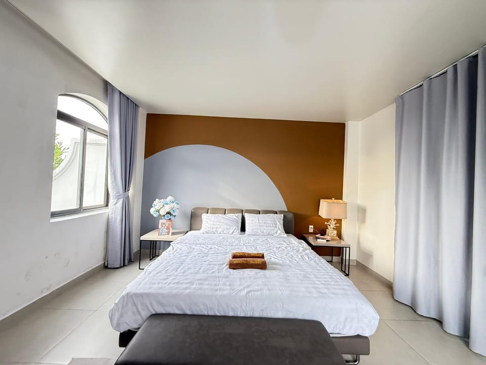 Photo of the whole room, Bedroom