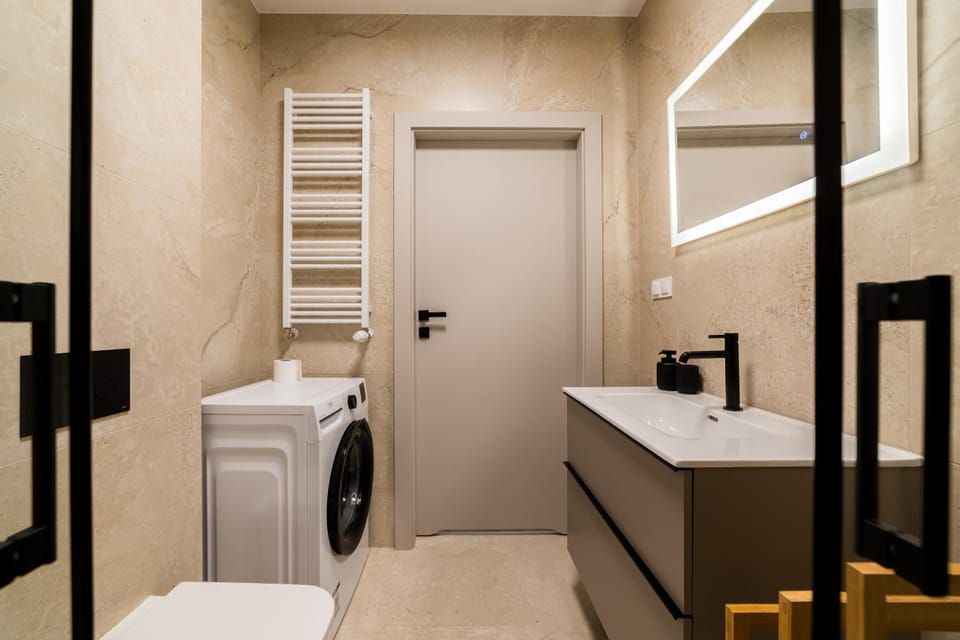 Bathroom, towels, washing machine