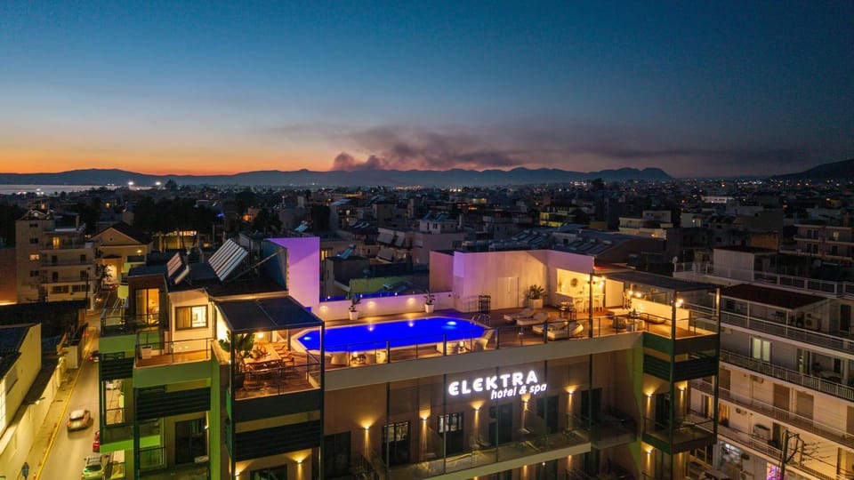 Property building, Bird's eye view, City view, Pool view, Sea view, Swimming pool, Sunset