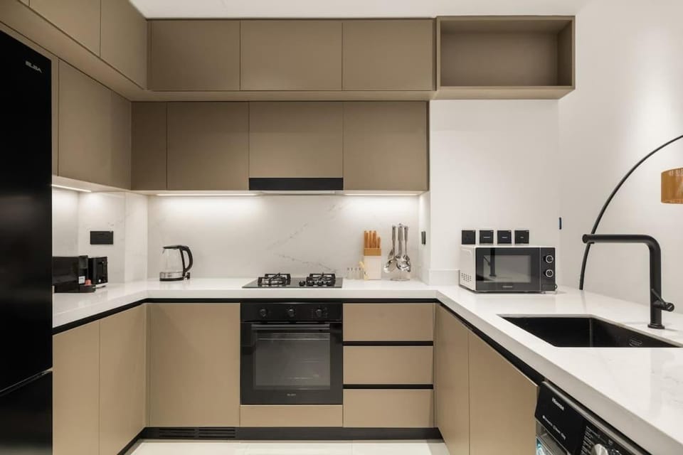 Brand New 2BR, Circle Mall View, Great Pool & Gym Apartment in Dubai