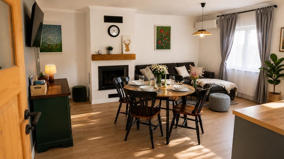 TV and multimedia, Living room, Seating area, Dining area, fireplace, air conditioner