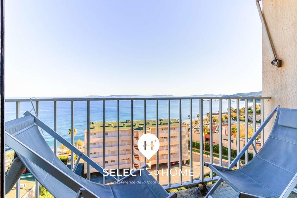 Property building, View (from property/room), Balcony/Terrace, Sea view