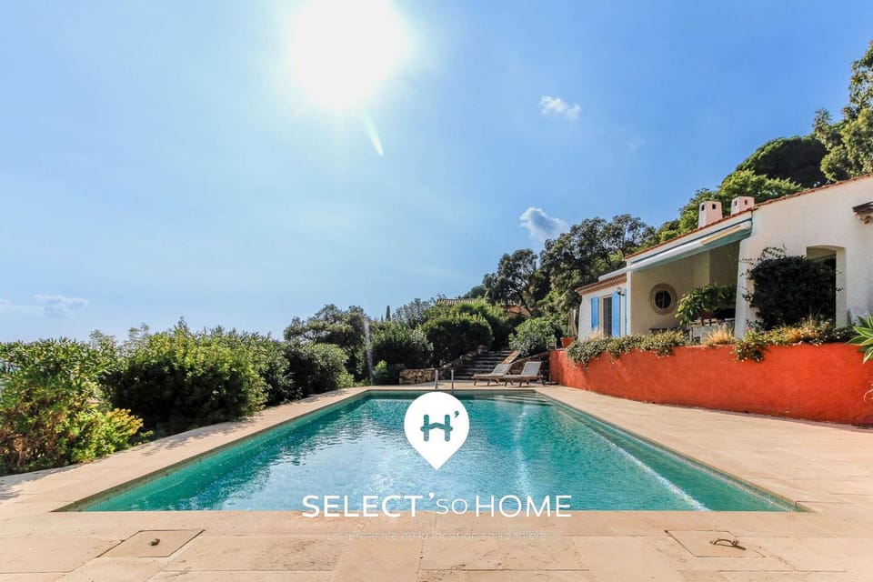 Property building, Day, Natural landscape, Pool view, Swimming pool, sunbed