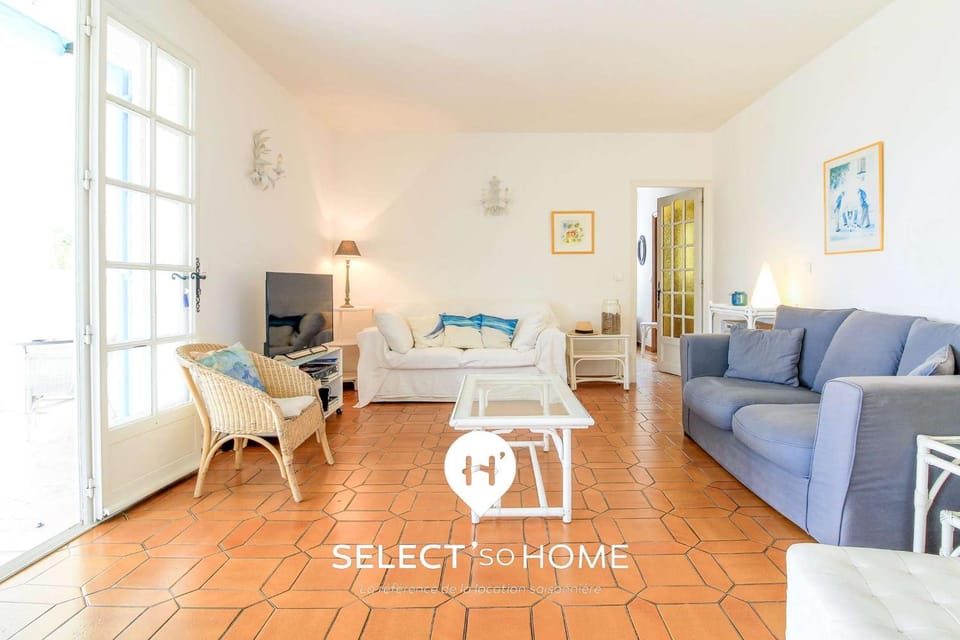 Communal lounge/ TV room, TV and multimedia, Living room, Seating area